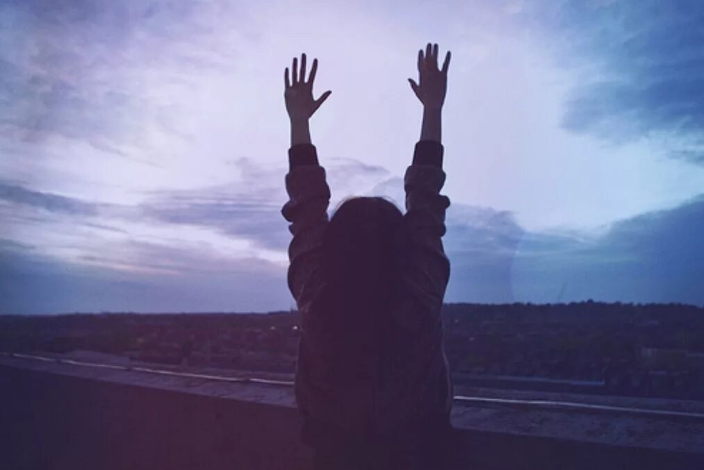 Я поднимусь и ты будешь мной гордиться отец. Я к нему поднимусь слушать. Я к нему поднимусь в небо клип. Я к нему поднимусь слушать. Я молюсь небесам не сойти бы с ума.