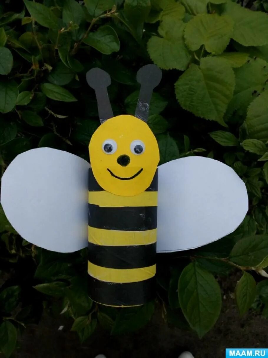 Сделать пчелу своими руками. Поделка Пчелка из бумаги. Пчелки из втулки туалетной бумаги. Поделка из втулки Пчелка. Пчелки из бросового материала.