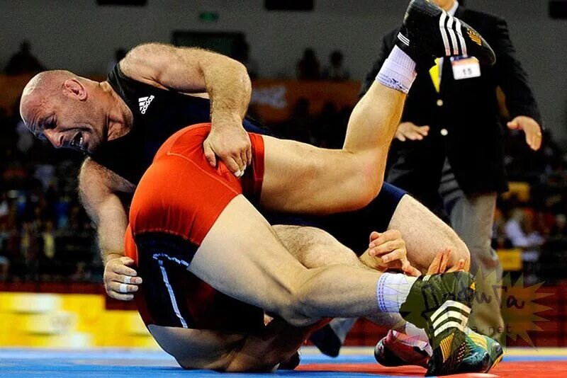 Греко римская борьба. Греко греко римская борьба. Бросок абдул рашид саддулаев. Петер надаш борец. Виктор чобану греко-римская борьба чемпионат мира.