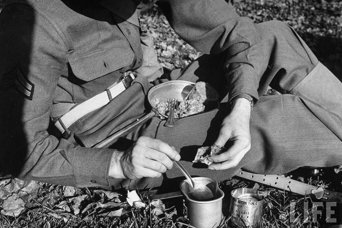 Посуда военных лет. Паёк немецких солдат 1941- 1945. Сухпай вермахта 1942. Котелок Вермахт 1944. Паек советского солдата Великой Отечественной войны.