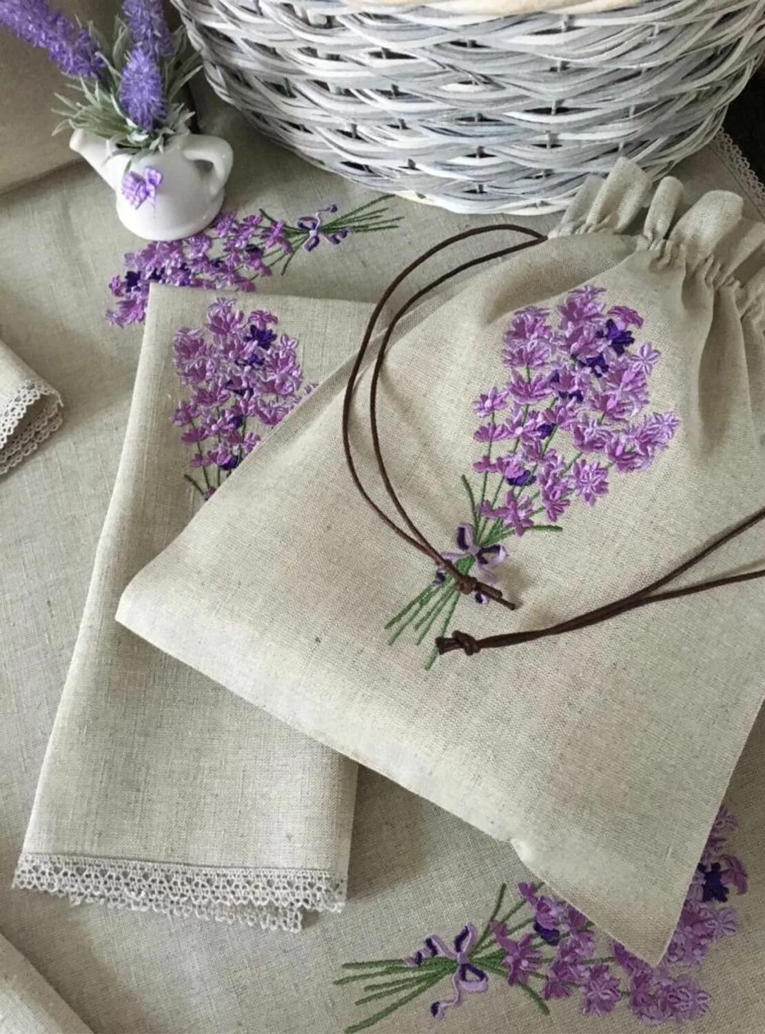 Наборы лен. Белый лен набор. Постельное лен в клетку. Набор кухонных полотенец белорусский лен. Тканевая салфетка.