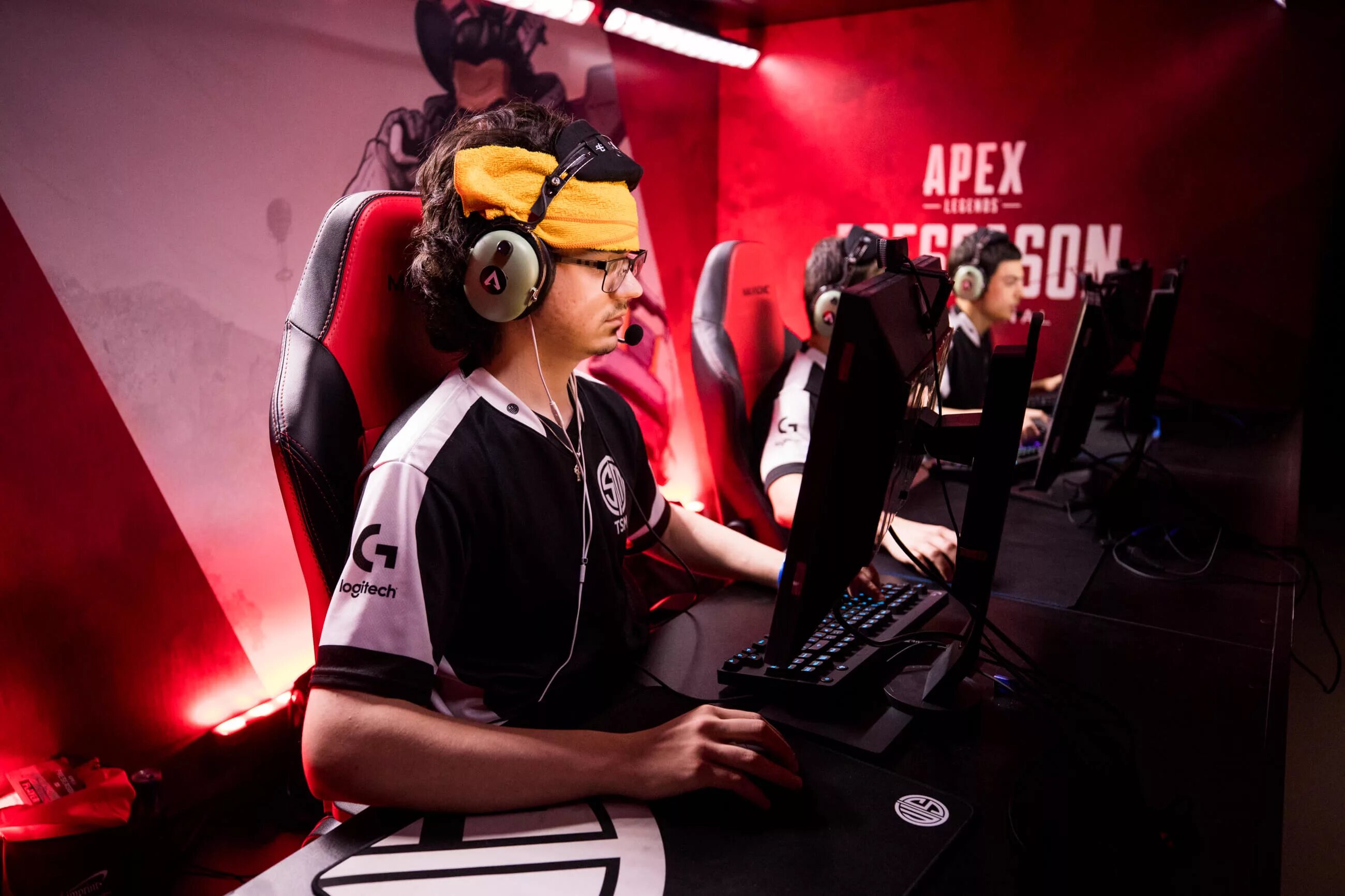 Exotic apex. TSM Albralelie. Apex Legends. Apex (КИБЕРСПОРТСМЕН). Apex Legends киберспортсмены.