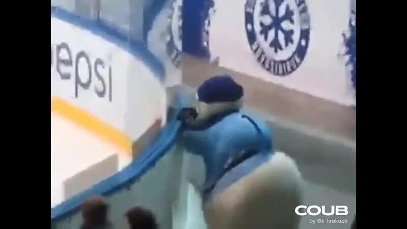 Толстожопый снеговик видео. Толстожопый снеговик хк сибирь. толстожопый снеговик. толстожопый снеговик эй эй. толстожопый снеговик хоккей.