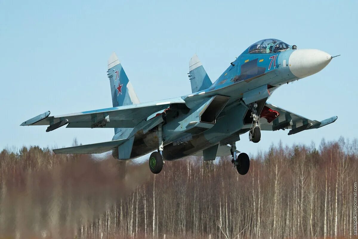 Су-27 ВВС России. Истребитель Су-27. ВВС РФ су27. Самолет Су 27 ВВС России.