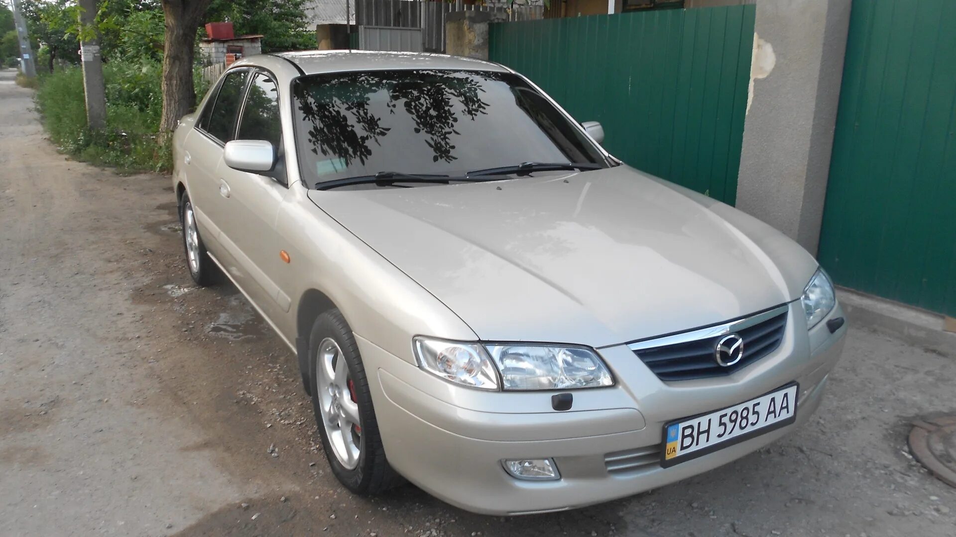 Мазда 626 2001 года. Мазда 626 2001 седан. Мазда 626 2001г золотистая. Mazda 626 бежевая. Черная крыша на мазде 626 седан фото.