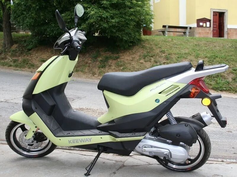 Скутер флеш. Keeway Flash 50. Скутер Keeway 50. Stels Keeway 50. Скутер Keeway Flash.