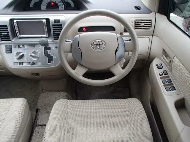 Тойота раум 2003. Toyota раум 2003. toyota raum 2003 панель. тойота раум 2003 руль. магнитола на тойота раум 2003.