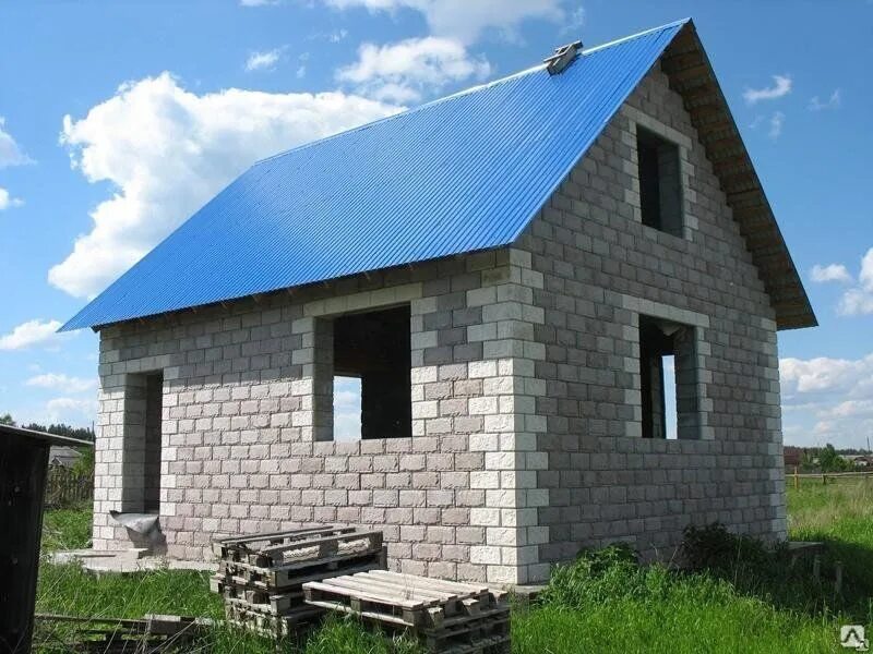Крыша на пеноблоки. Дом из газобетона 8х11. Блок поромакс 250. Крыша на пеноблоки. Дормер на кровле.
