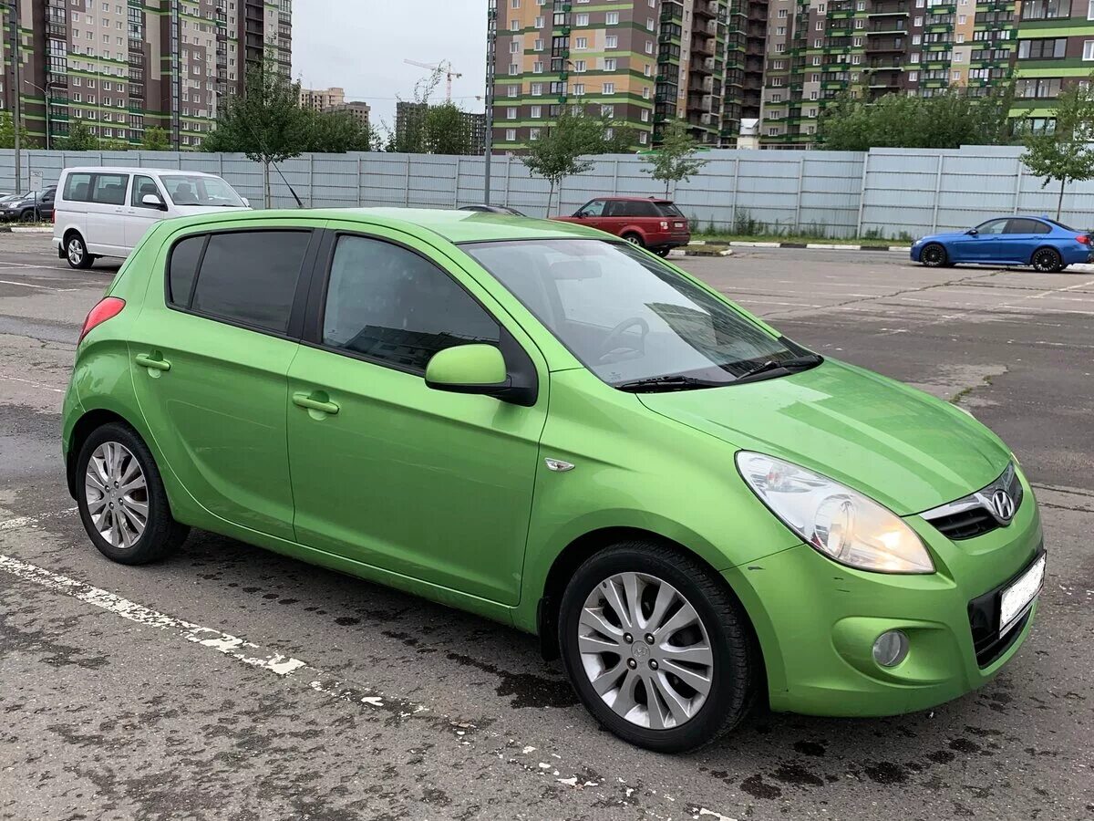 хендай i20 серый. 20. 4 мт, 2010,. машин 1. Hyundai i20 2010 черный.