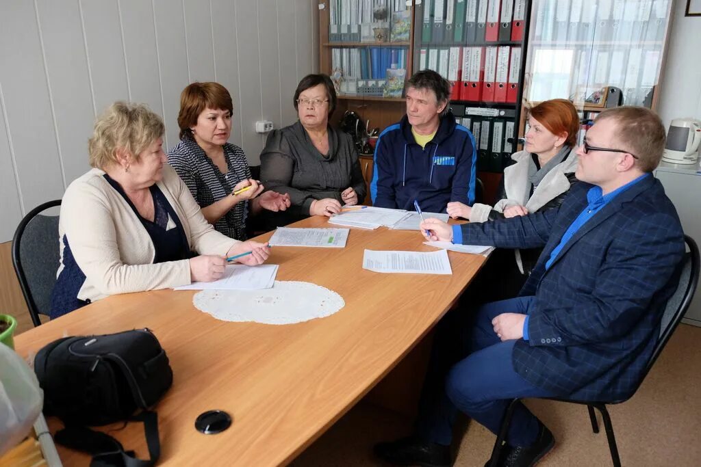 Профессиональный лесоруб. Деревья богучанского района. Ангарский богучанского района красноярского края. Глава богучанского района. Богучанский район красноярский край.