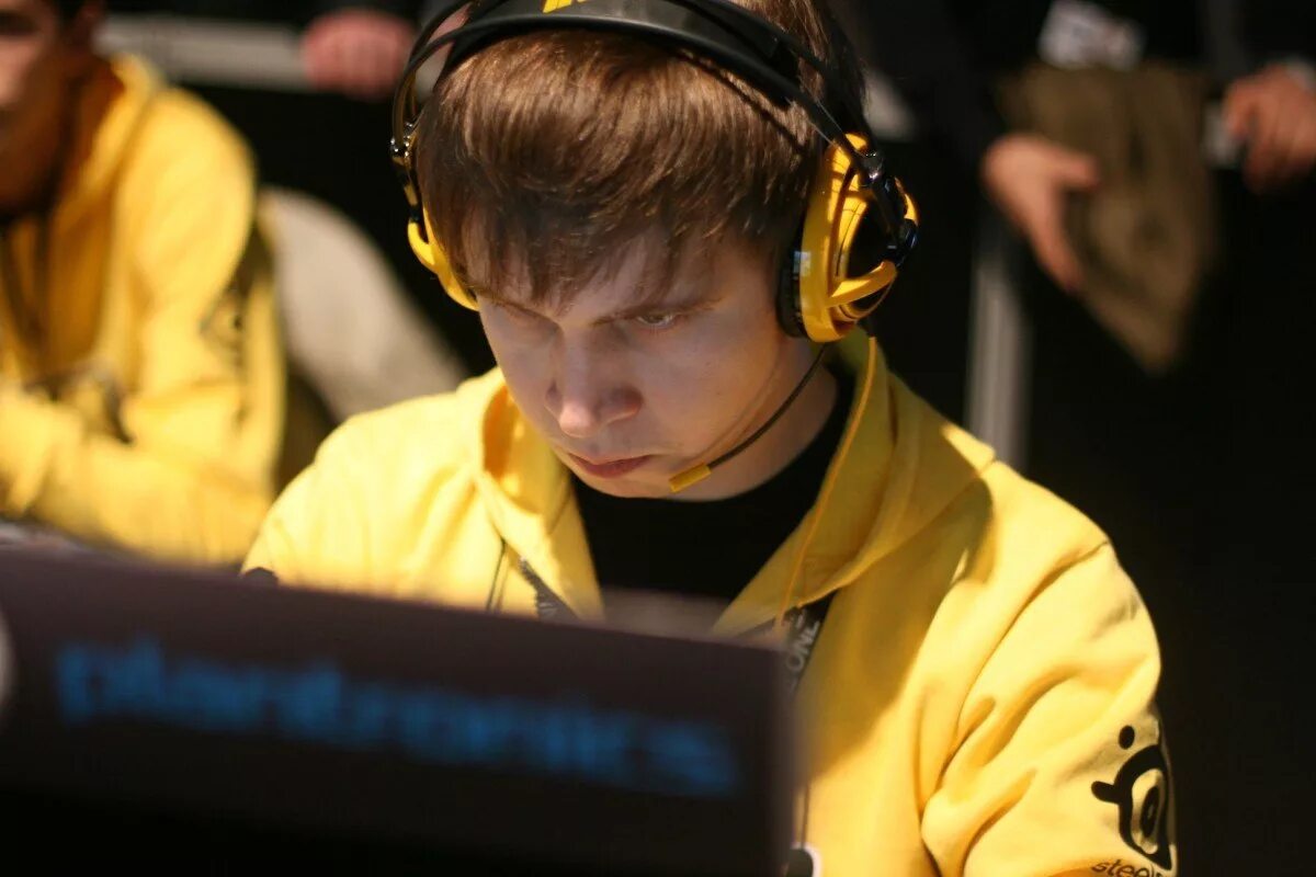 Markeloff cs 1.6. Егор маркелов 2010. маркелов navi. navi markeloff cs 1.6. маркелов нави 2010.
