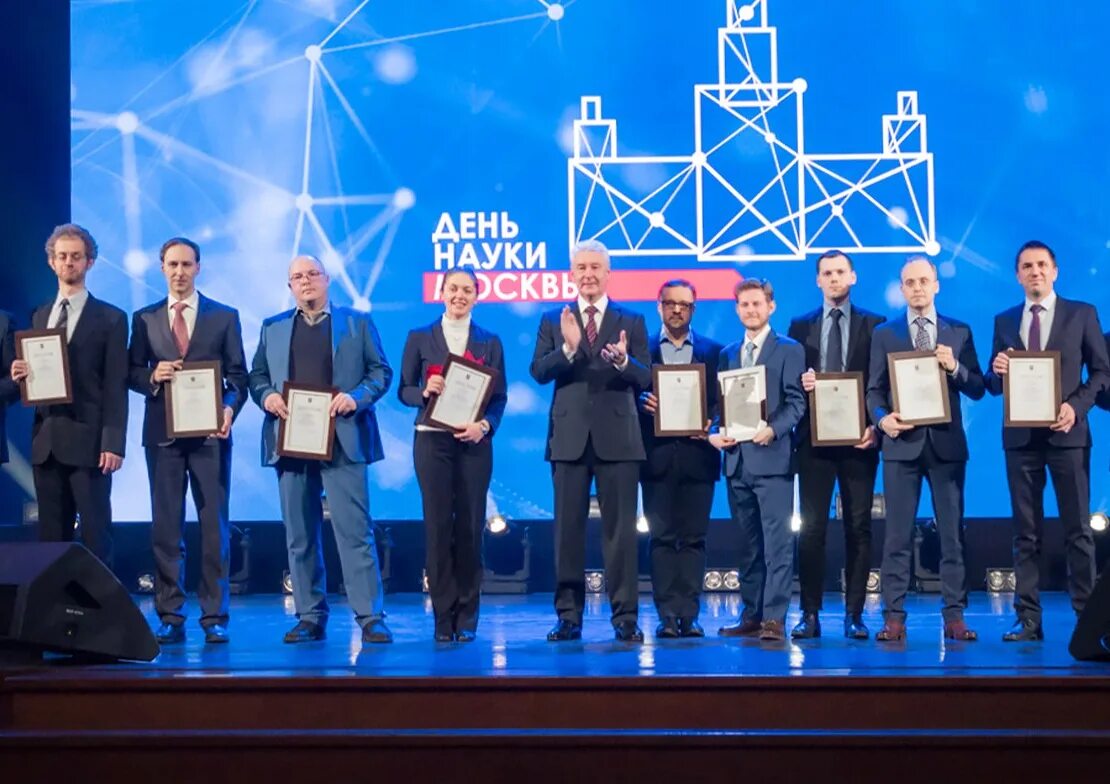 Премия москвы ученым. Премия правительства москвы молодым ученым. ученые премия. ученые москва.