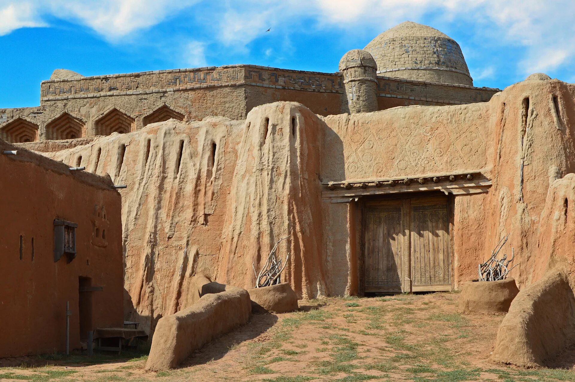 Река кочевников. Река кочевников. Река кочевников фильм. Река кочевников. Алматы крепость.