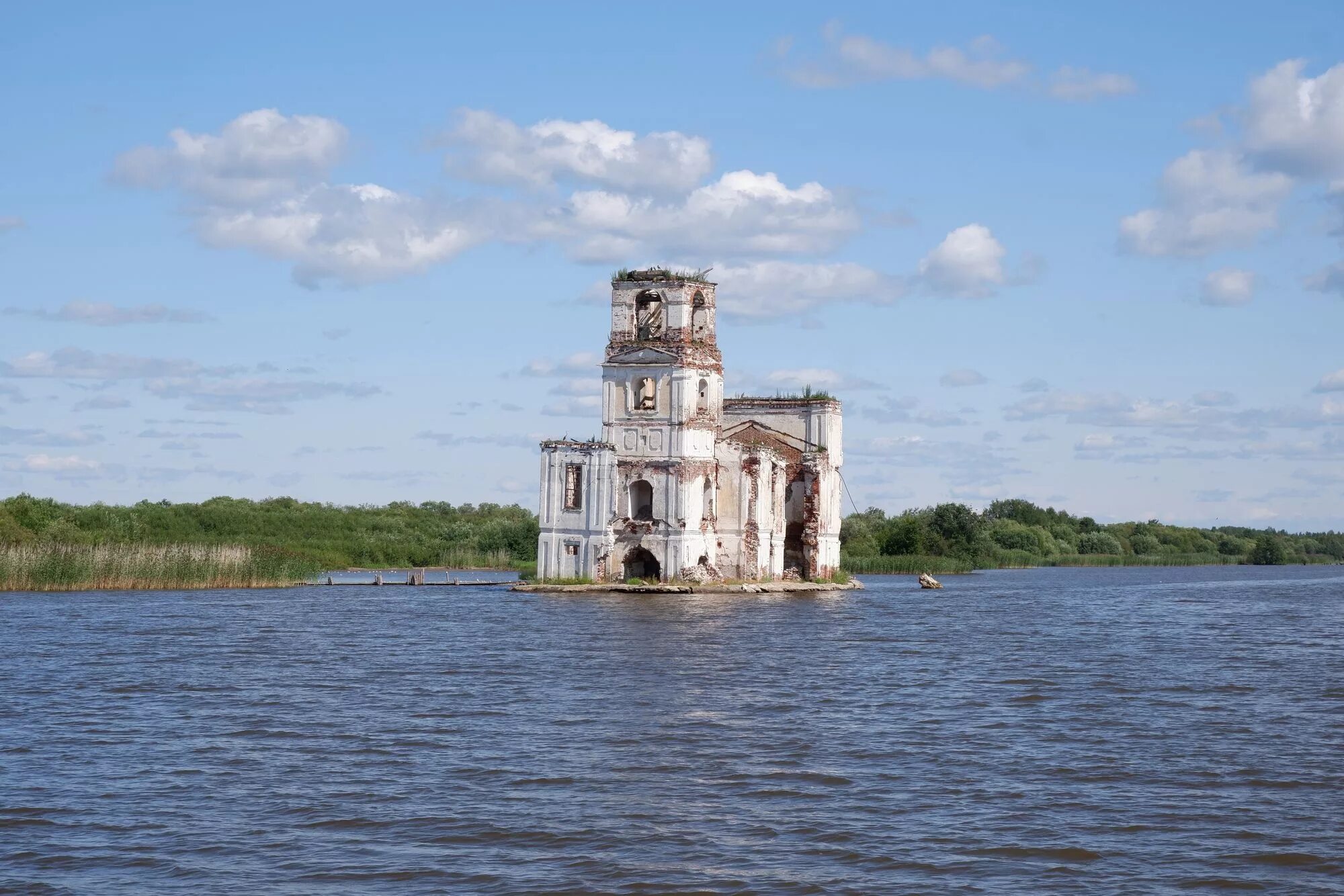 Сколько людей жило в крохино. Церковь Рождества Христова (Крохино). Деревня Крохино Вологодской области. Церковь Крохино Шексна. Белое озеро храм в Крохино.