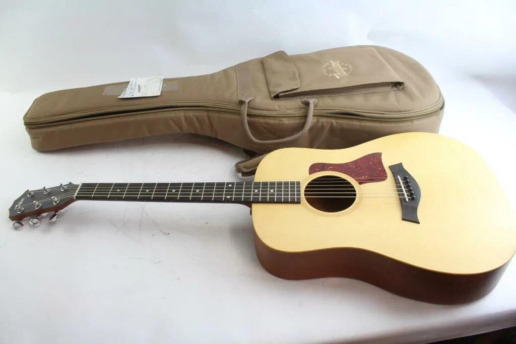 Гитара тейлор. Big baby taylor гитара. taylor big baby acoustic guitar. taylor bbt big baby. &quot;taylor big baby made in usa&quot;.