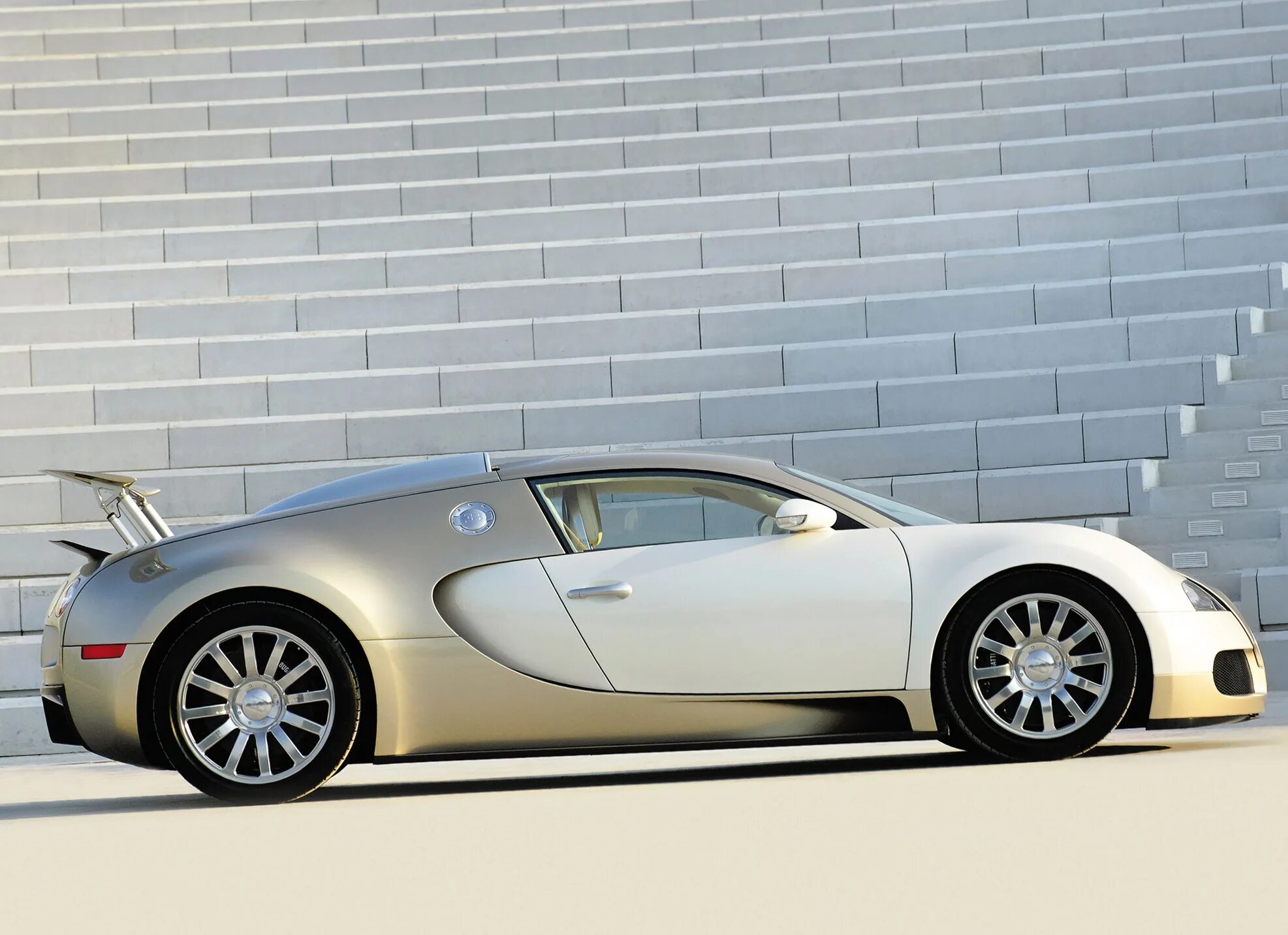 Bugatti edition. Бугатти Вейрон 2009. Бугатти Вейрон Gold. Бугатти Вейрон золотой. Bugatti Renaissance.