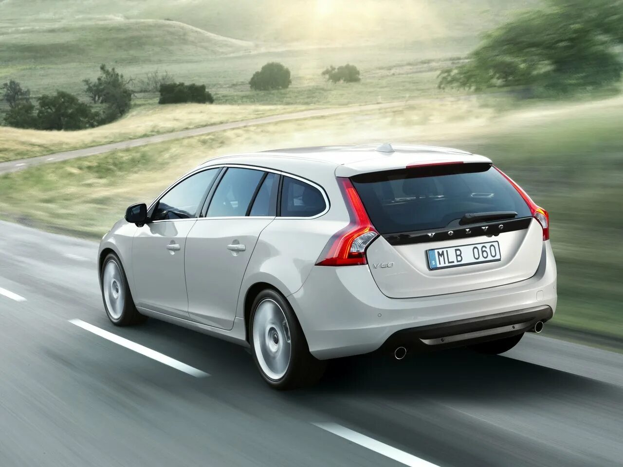Volvo v60 t4. Вольво v60 универсал. Volvo s60 универсал. Volvo v60 универсал 2010. Вольво v60 2010.