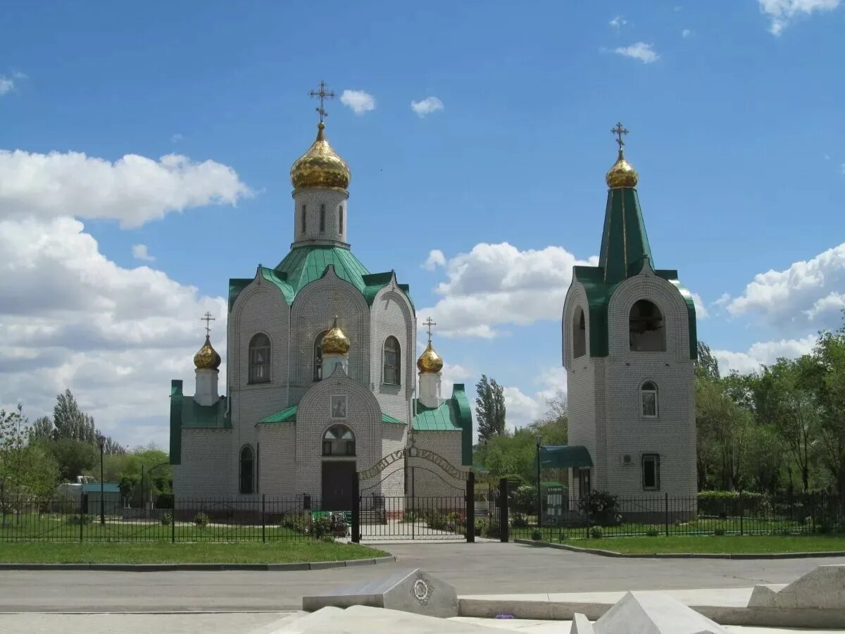 Знаменск астраханская область на месяц. Храм александра невского знаменск. знаменск церковь александра невского. знаменск, астраханская область храм. город знаменск парк.