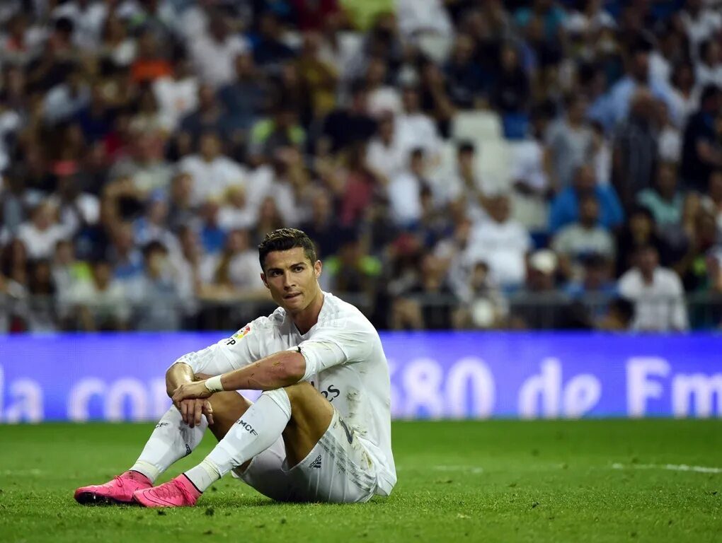 Фото роналдо футболиста. Рональдо криштиану роналду. Роналдо на поле. Роналдо футболист. Роналду реал мадрид 2018.