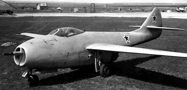 Mikoyan-Gurevich Mig-9 (NATO name Fargo) ' Soviet fighter aircraft, end of 1940s