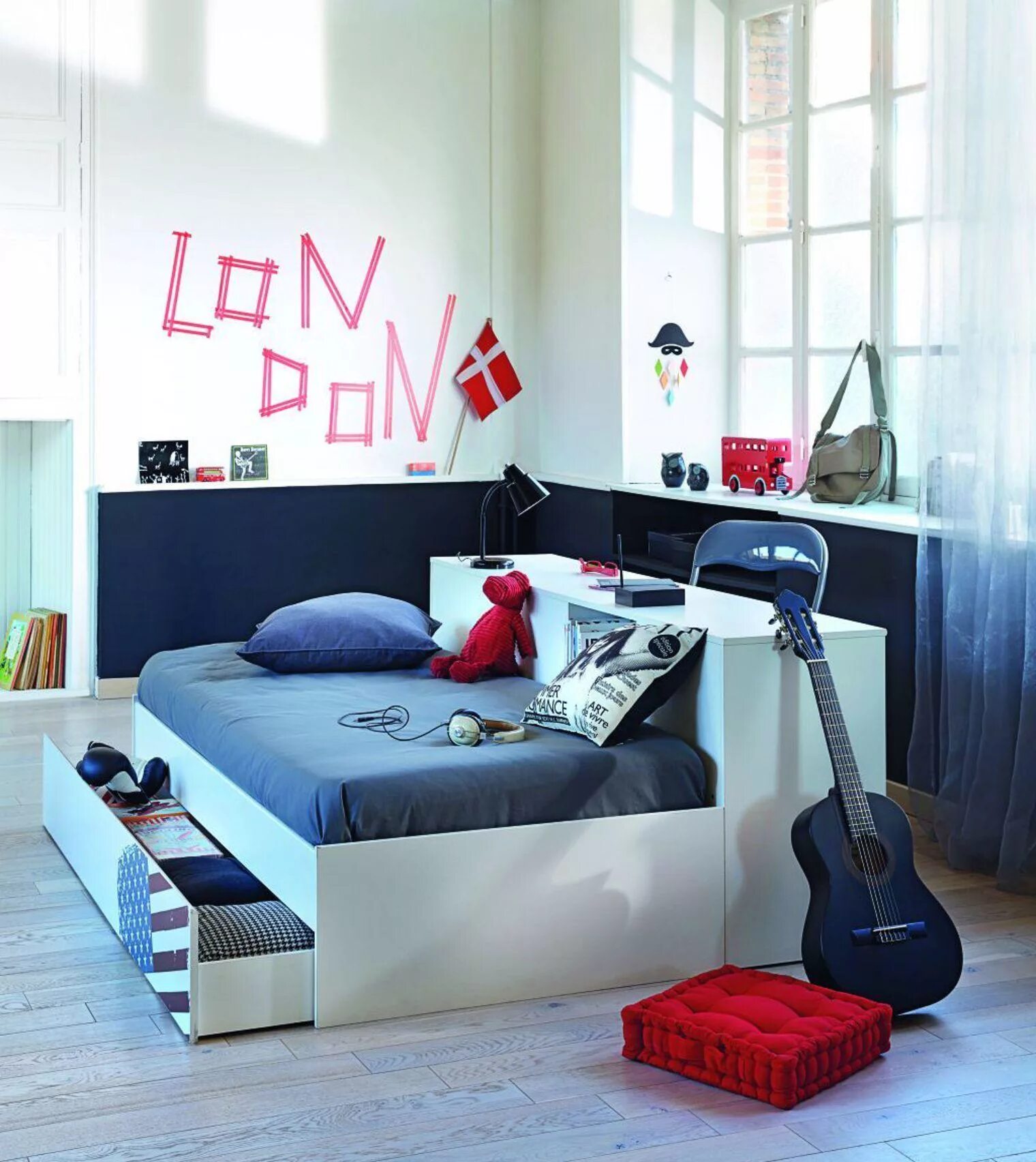 Комната мальчика диван. Кровать для подростка. Кровать для подростка мальчика. Комната для подростка в современном. Современные кровати для подростков.