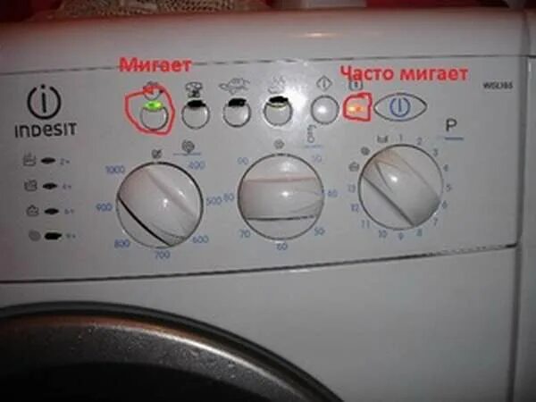 Индикатор замка индезит. Стиральная машина индезит 105. индезит 102 стиральная машина. стиральная машинка индезит мигает индикатор замок.