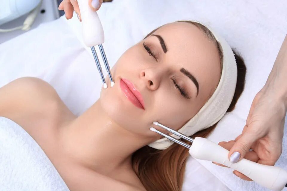 Лучшая аппаратная косметология skinlift ru. Микротоковая терапия. Микротоки для лица. Аппаратная косметология для лица. Микротоковый лифтинг лица.