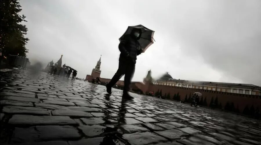 Rain area. Красная площадь дождь. Дождь в Москве фото. Красная площадь под дождь. 30 Ноября 2017 года ливень.