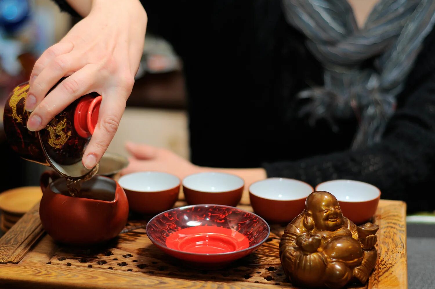 Суть чайной церемонии. Чайные традиции Китая. Китайская чайная церемония. Китайский чай церемония. Традиции Китая чай.
