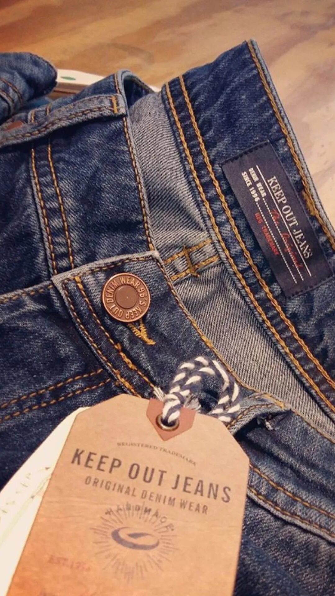 Джинсы некст женские. Джинсы keep out мужские. Washed out felpa. Леви страусс джинсы. Worn out jeans.