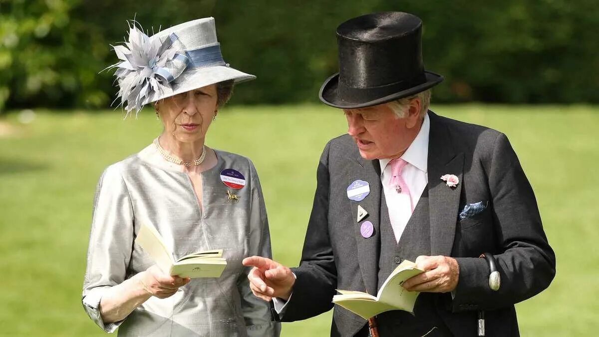 Эндрю паркер. Эндрю паркер-боулз британский офицер. Эндрю паркер-боулз молодой. Эндрю паркер. Andrew parker bowles.