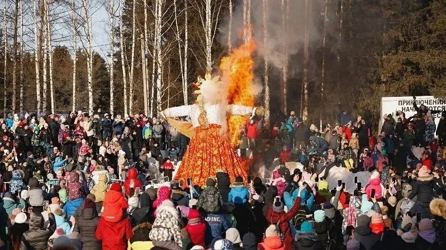 Киров масленичные гуляния в 2023. Чучело на Масленицу. Сожжение чучела на Масленицу. Что сжигают на Масленицу. Сжигание масленицы где будет проходить