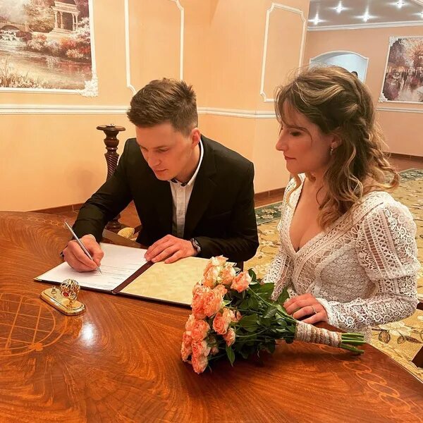 20 лет назад вышла замуж Михаил, с которым Настю Волочкову связывали романтические отношения несколько ле
