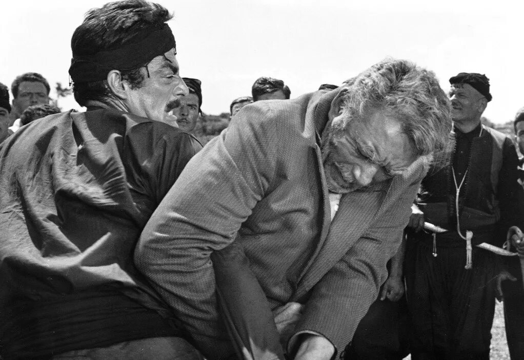 Актеры фильма грек зорба. Грек зорба фильм 1964 кадры. Грек зорба фильм 1964. Грек зорба фильм. Грек зорба фильм 1964.