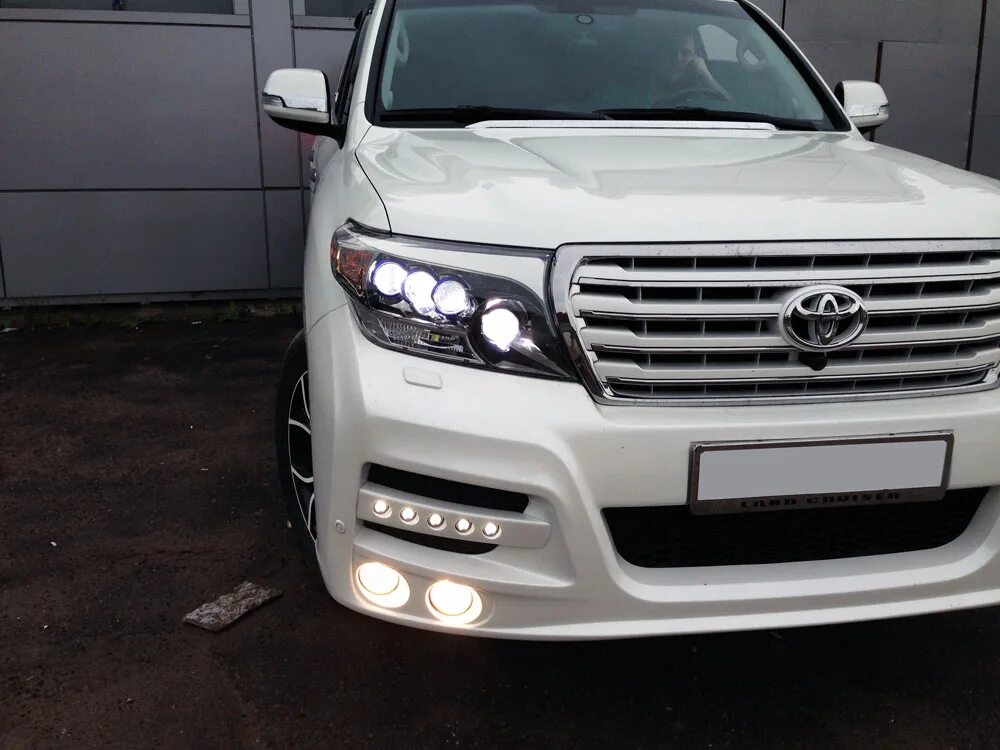 Фара тойота 200. Оптика на ленд крузер 200. toyota land cruiser 200 2010 лэд оптика. фары тойота ленд крузер 200. передние фонари toyota land cruiser 200.