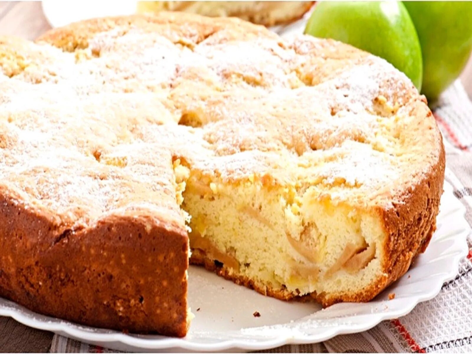Несладкое тесто для духовки. Шарлот яблочный. Пирог шарлотка с яблоками.