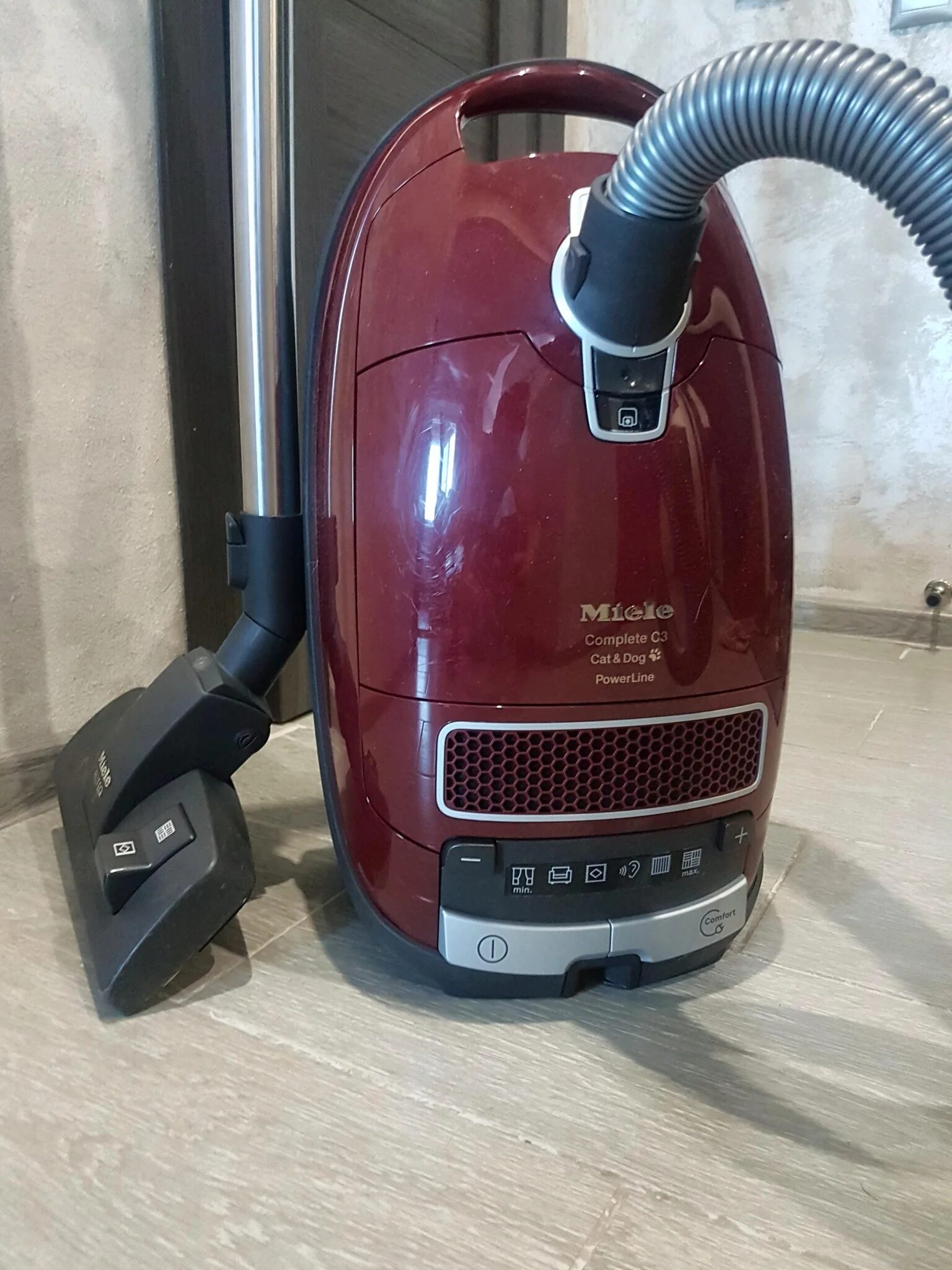 Miele blizzard cx1. Пылесос миеле желтый. Пылесос miele cat. Miele sgda3. Пылесос miele s700.