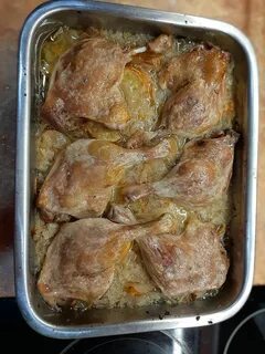 Запеченная утка в духовке с капустой
