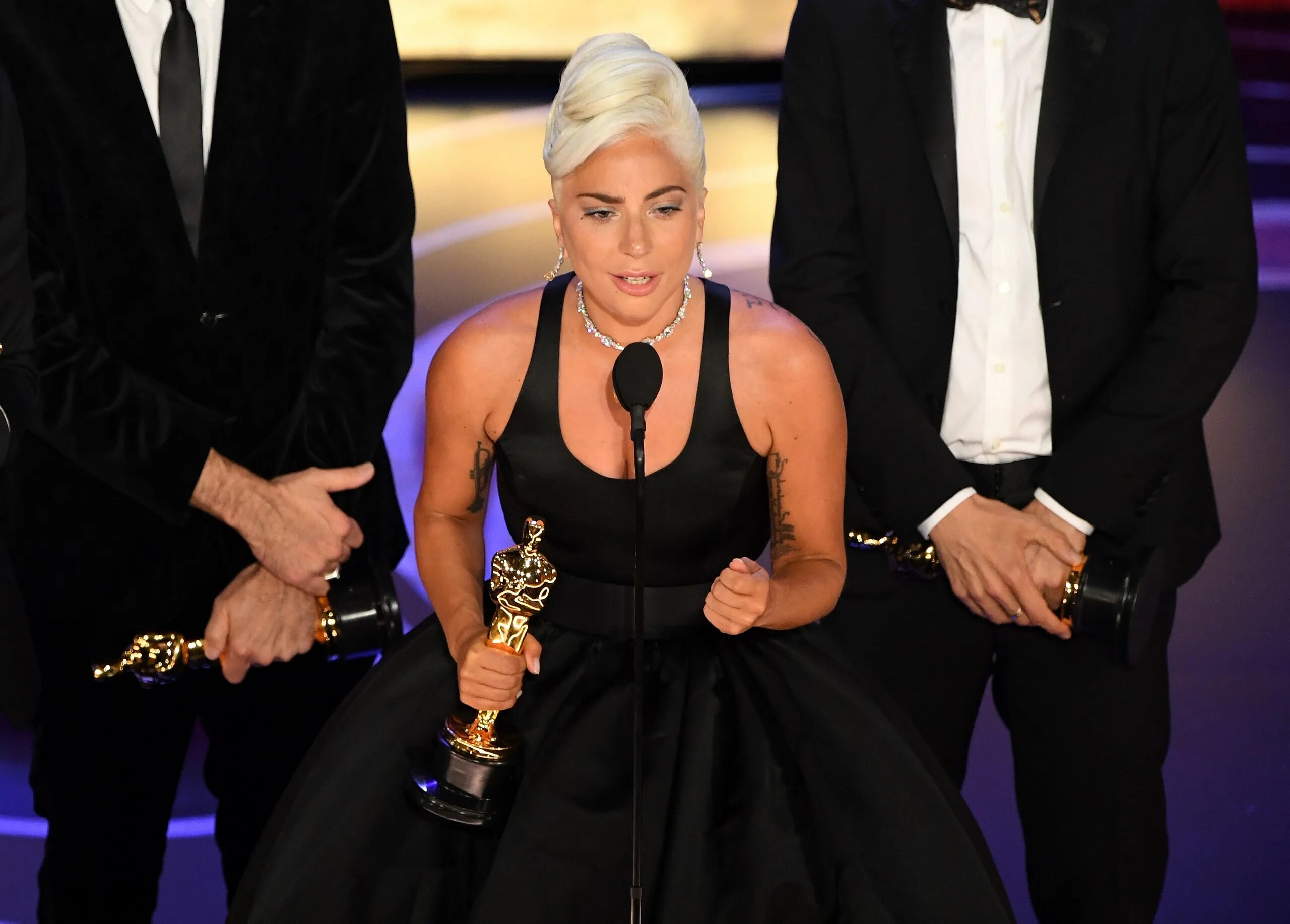 Гага оскар. Lady Gaga Oscar. Леди Гага Оскар 2023. Награды леди Гаги Оскар. Леди Гага на вручении Оскара.