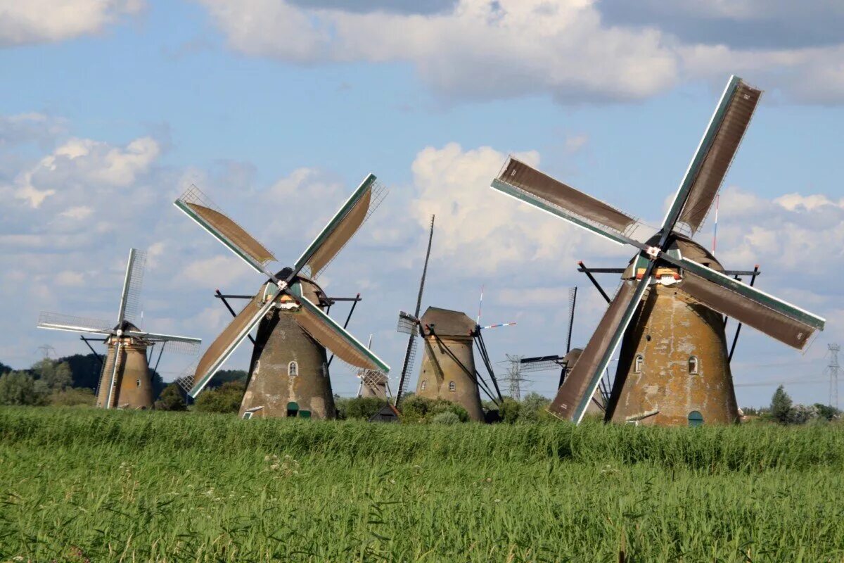 Высота мельницы. Мельницы Киндердейк Голландия. Ветряная мельница Нидерланды. Ветряные мельницы в Голландии. Ветряные мельницы в Киндердейк ЮНЕСКО.