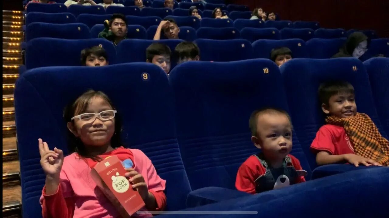 Nonton bioskop. Nonton bioskop