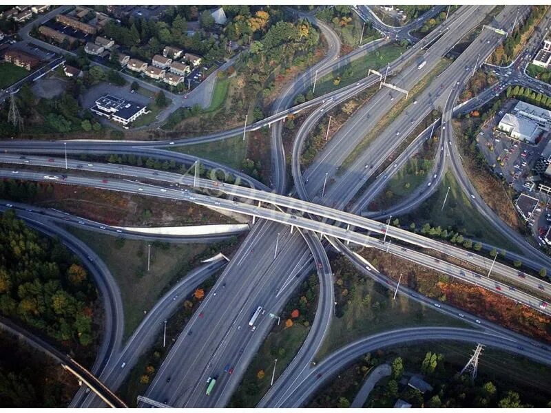 дорожная развязка. пересечение дорог. дорога вектор. разметка дороги вид сверху. пересекающиеся дороги.