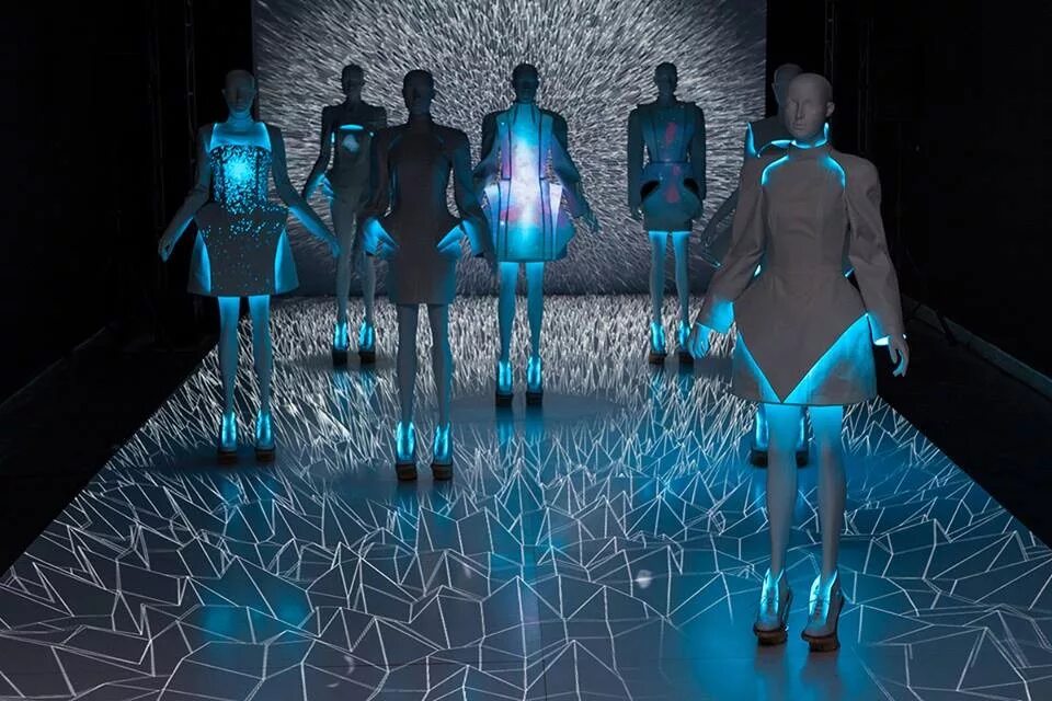 одежда будущего. технологичная одежда будущего. новые технологии в одежде. одежда будущего. технологии в одежде.