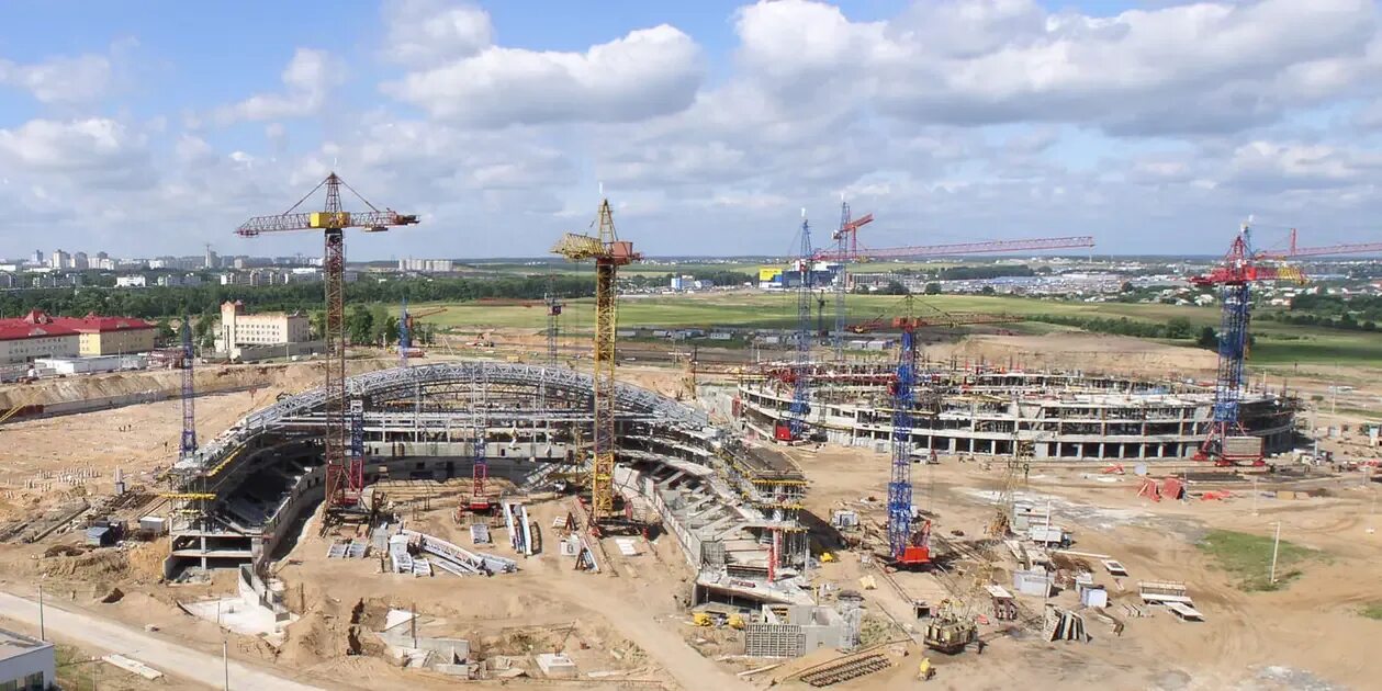 Минск строят. Минск строят. Минск мир фото. Строительство в белоруссии. Домостроительный комбинат минск.