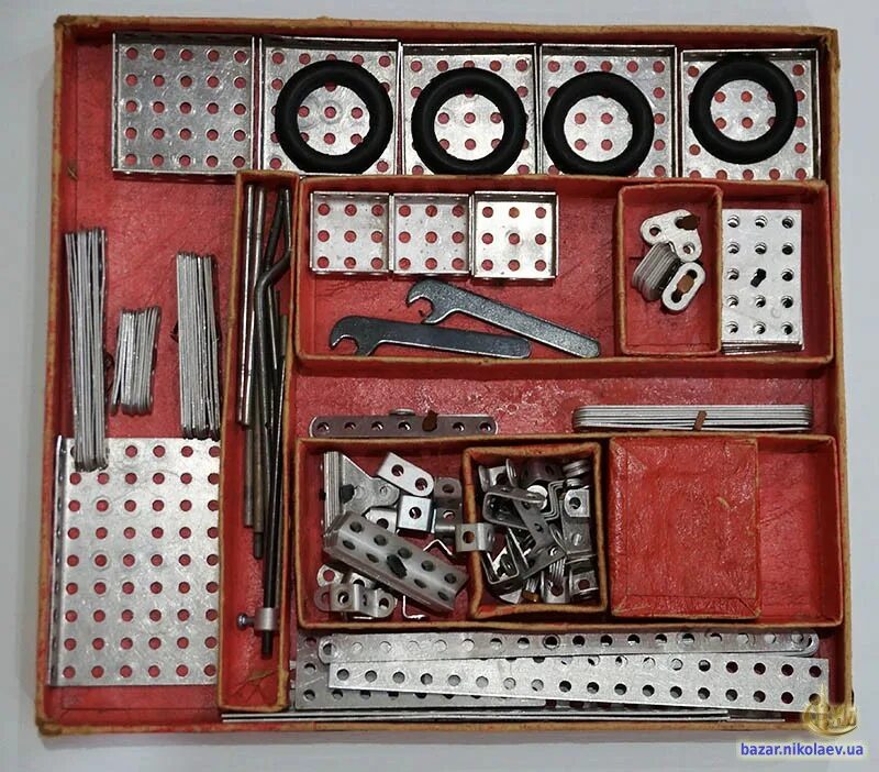 Металлический конструктор гдр ссср. Конструктор металлический детский ссср с болтиками. Советские детские конструкторы. Советские металлические. Большой металлический конструктор ссср.