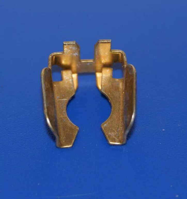 Фиксирующие скобы 70х40. Скоба самореза 4104. Закладная гайка скоба м5. Скоба крепления крыла 2108. M5 винты и крепежные зажимы для корпуса.