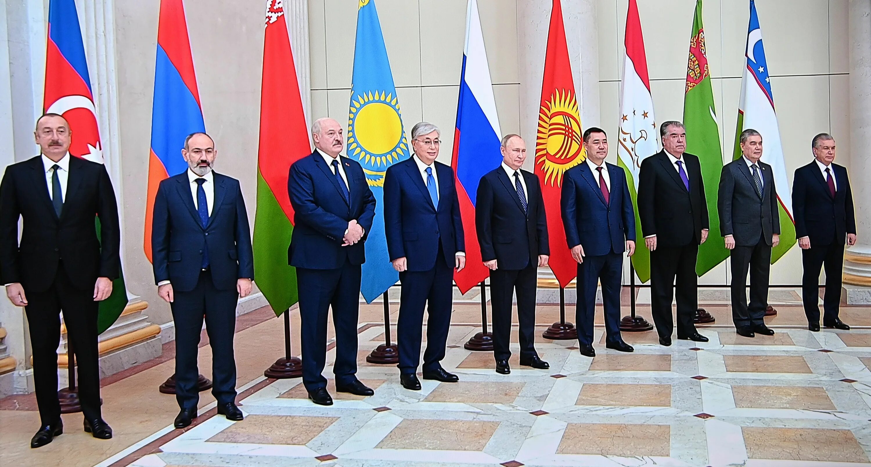 неформальный саммит снг в санкт-петербурге. саммит снг 2021 санкт петербург. ильхам алиев южный кавказ. совет глав государств содружества независимых государств флаги. азербайджанская диаспора в кургане.