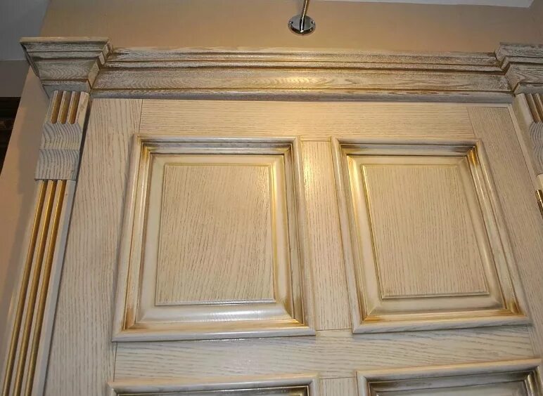 перекраска кухонного гарнитура. двери из массива дерева. двери межкомнатные под дерево. фасады из массива с фрезеровкой. комод лувр мдф патина.