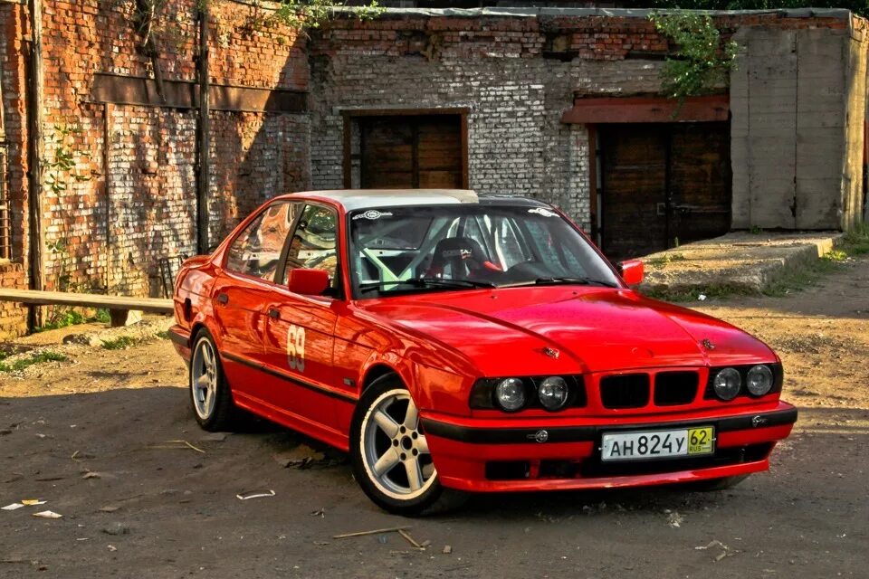 Е34 красная. BMW e34. BMW e34 красная. BMW m5 e34 Red. БМВ 5 е34.