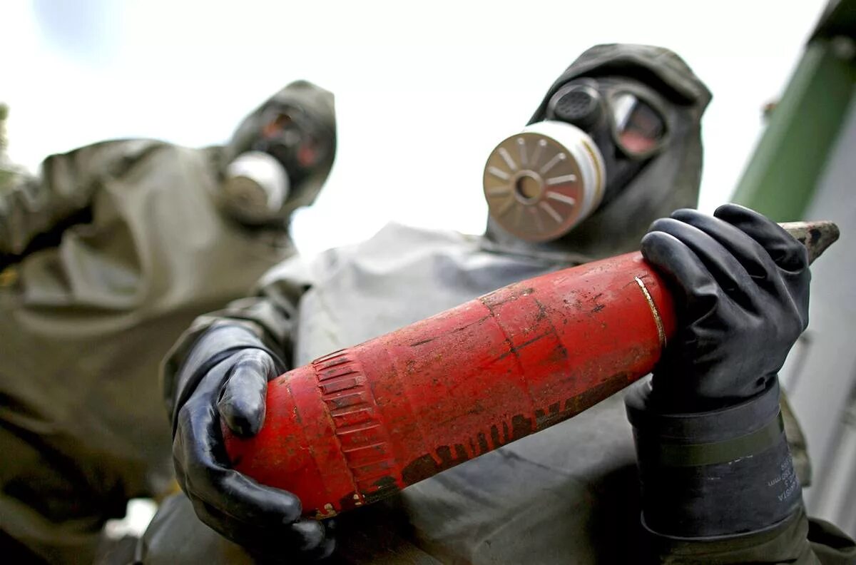 Химическое нападение. Химическое оружие. Химическое оружие аэрозоль. Терроризм химическое оружие. Химические боеприпасы.